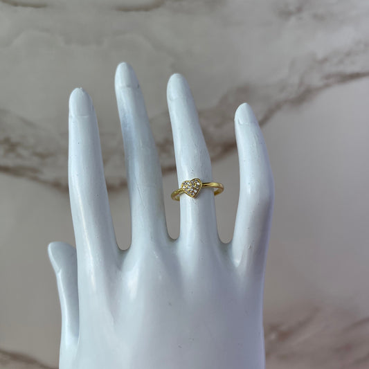 ANILLO DE PLATA CON CIRCONITAS CÚBICAS EN FORMA DE CORAZÓN
