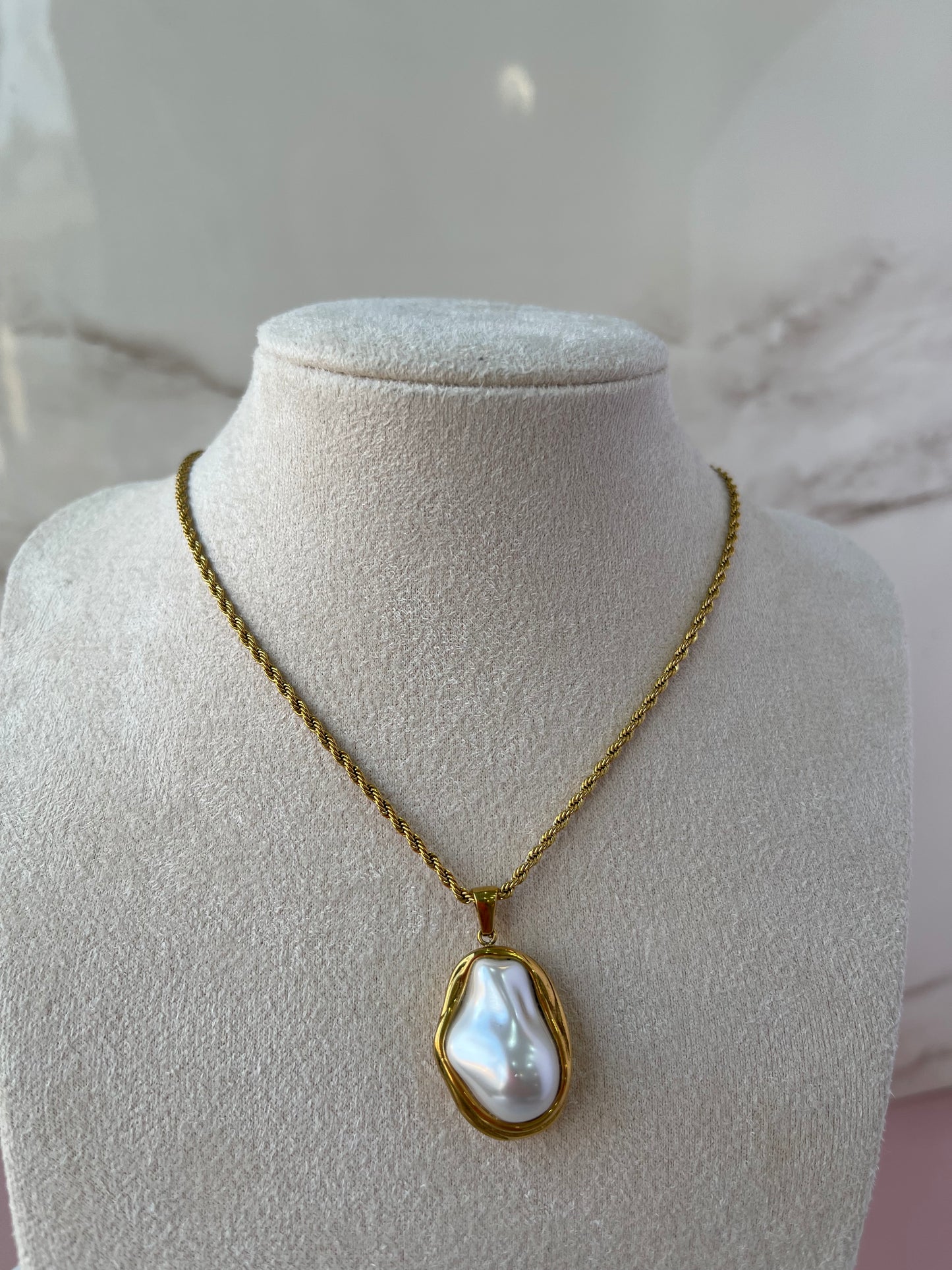 COLLAR PERLA BARROCA SINTETICA