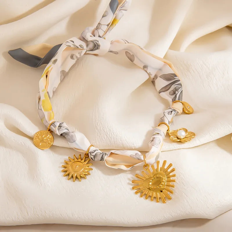 COLLAR DE BUFANDAS CON DIJES